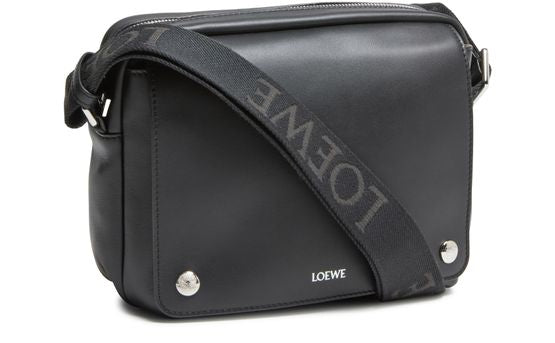 LOEWE Messenger Bag XS Pebble aus glattem Kalbsleder